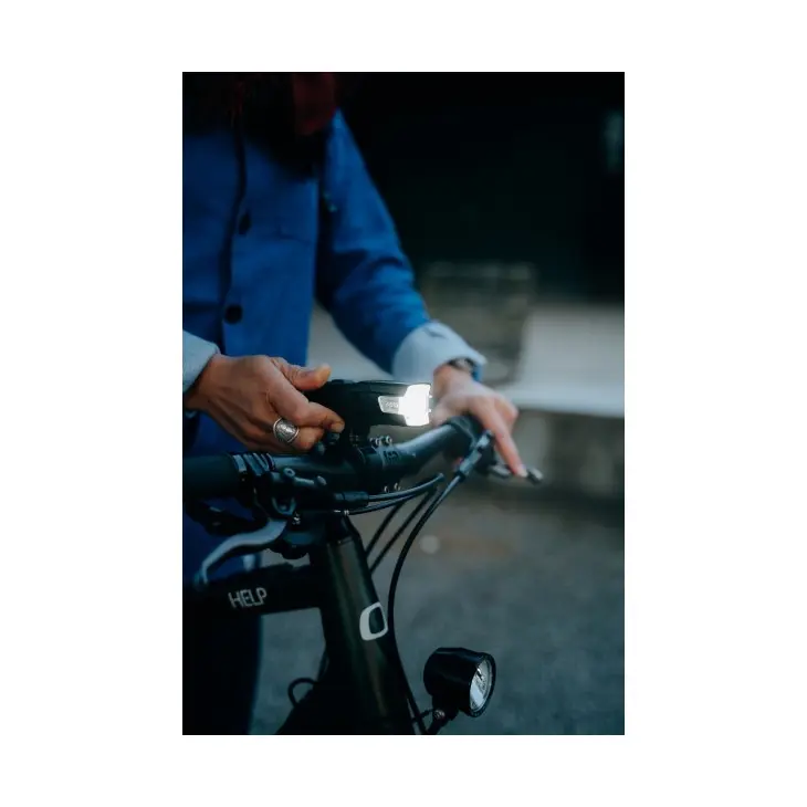 Luz dianteira de bicicleta Supervision F200 – Zéfal